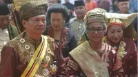 Rajo Alam Minangkabau Sultan Haji Muhammad Taufiq Thaib (kiri). (foto: istimewa Batamnews.co.id)