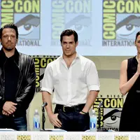 Ben Affleck, Henry Cavill & Gal Gadot, pemeran utama film 'Batman v Superman: Dawn of Justice'. (AFP/Bintang.com)