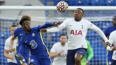 Chelsea harus puas dengan hasil imbang 2-2 saat melakoni laga uji coba pramusim menghadapi Tottenham Hotspur di Stamford Bridge, London, Rabu (4/8/2021). Tampil dengan beberapa pemain intinya, Chelsea sempat unggul dua gol sebelum disamakan Tottenham. (Foto: AP/Matt Dunham)