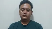 Warga Malaysia yang ditangkap Polda Riau di Samarinda, Kalimantan Timur, karena terlibat peredaran narkoba lintas provinsi. (Liputan6.com/M Syukur)