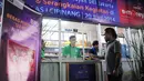 Seorang napi di Rutan Cipinang saat bertransaksi menggunakan e-money di minimarket yang ada, Jakarta, Jumat (20/6/14). (Liputan6.com/Faizal Fanani)