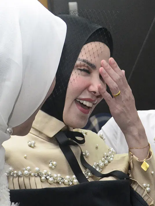 "Bukan sombong ya, kita menghabiskan 5 miliar (rupiah), walaupun mayoritas itu endorse hahahaha," ujar Vicky ketika ditemui di  kawasan Cawang, Jakarta Timur, Kamis (25/1/2018). (Deki Prayoga/Bintang.com)