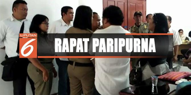 Rapat DPRD Toba Samosir Ricuh saat Seorang Wanita Memaksa Masuk