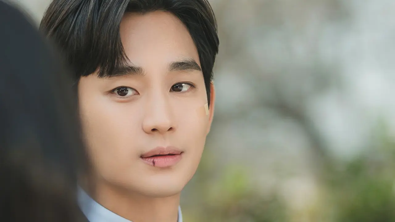 Kim Soo Hyun dalam drakor Queen of Tears. (tvN via Soompi)