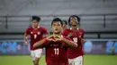 Bek sayap Timnas Indonesia, Pratama Arhan, berselebrasi setelah mencetak gol ke gawang Timor Leste dalam laga uji coba internasional di Stadion Kapten I Wayan Dipta, Gianyar, Bali, Kamis (27/1/2022). Tim Garuda menang 4-1 dalam laga ini. (Bola.com/Maheswara Putra)