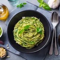 ilustrasi pesto pasta/Anna_Pustynnikova/Shutterstock