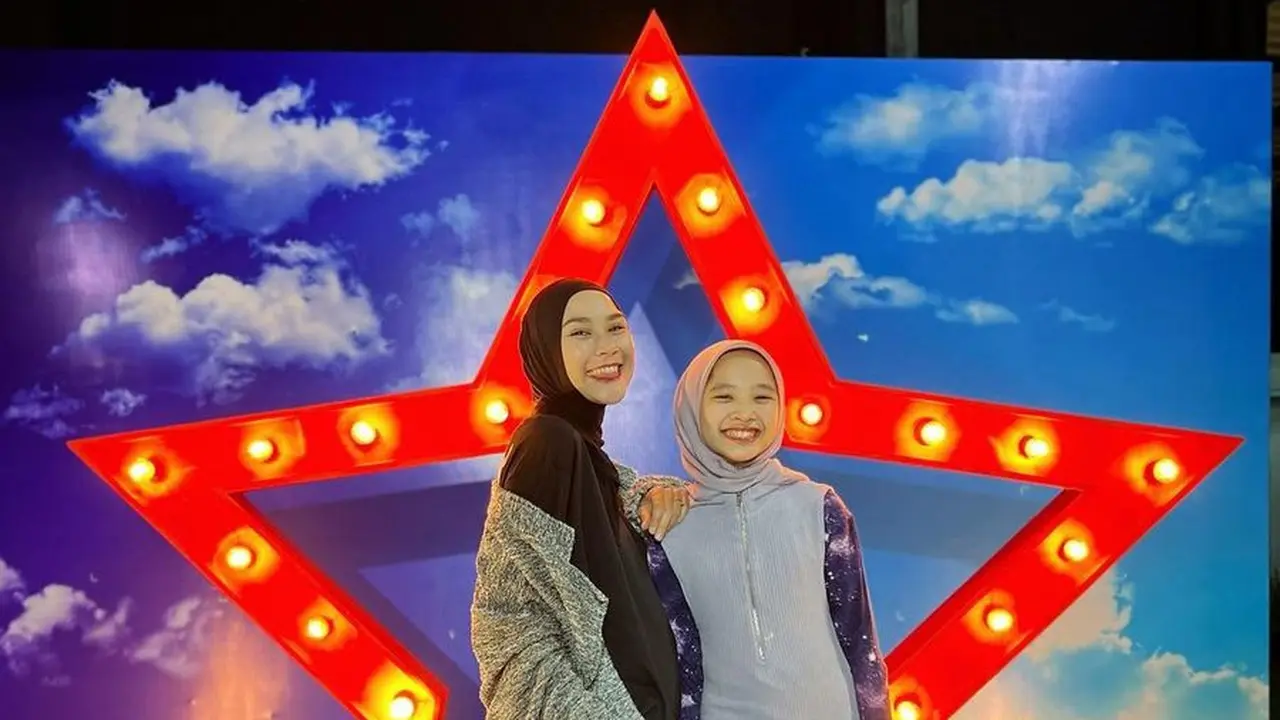 Beranjak Remaja, Intip 6 Gaya Hijab Sybil Anak Sulung Zaskia Adya Mecca yang Makin Stylish Mirip Sang Ibu