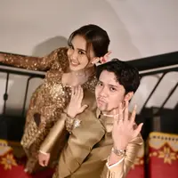 Meski momen spesial ini sudah berlangsung pada 24 Mei 2025 lalu, pasangan aktor dan penyanyi ini baru mengunggah foto-foto manis mereka pada Senin (16/6). [@raissarmdhn].