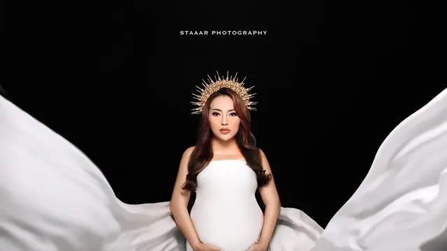 6 Gaya Maternity Shoot Mpok Alpa yang Hamil Anak Kembar, Penampilan Bikin Pangling