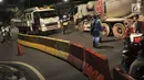 Deretan pembatas beton telah terpasang di perempatan Jalan Imam Bonjol, Jakarta Pusat, Senin (20/5/2019). Menjelang pengumuman hasil Pemilu 2019 puluhan personel gabungan Polisi dan Brimob juga telah bersiaga di sekitar kantor KPU. (merdeka.com/Iqbal S Nugroho)