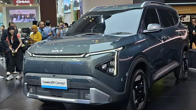 KIA siap meluncurkan Carens EV pada November 2026 dan menargetkan tingkat TKDN melampaui 80 persen. (Liputan6.com/Pramita)