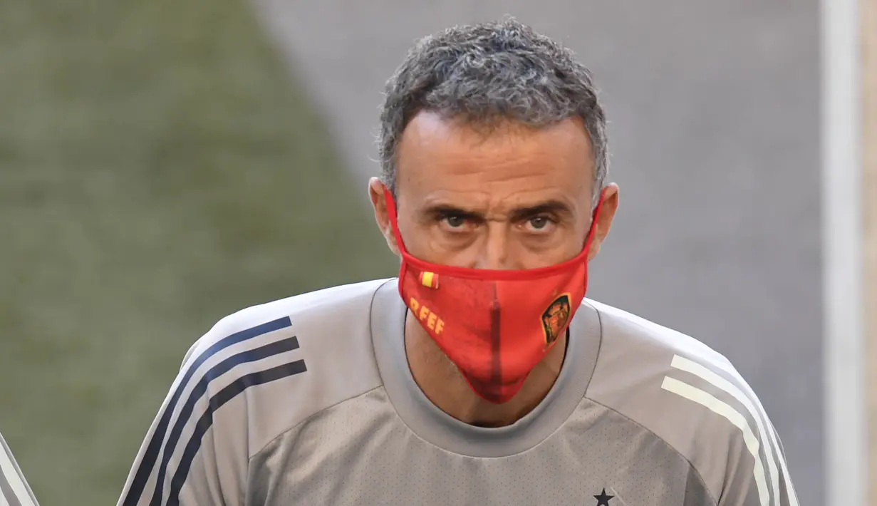 Pelatih Timnas Spanyol, Luis Enrique, saat sesi latihan jelang laga UEFA Nations League di Stuttgart, Jerman, Rabu (2/8/2020). Spanyol akan berhadapan dengan Jerman. (AFP/Thomas Kienzle)