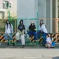 NewJeans bergaya street fashion untuk debut Jepang pada single terbaru Supernatural yang rilis 21 Juni 2024. (Dok:&nbsp;X Ador&nbsp;https://twitter.com/NewJeans_ADOR/status/1788947101055144424?ref_src=twsrc%5Egoogle%7Ctwcamp%5Eserp%7Ctwgr%5Etweet)