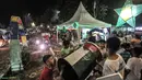 Anak-anak memainkan bedug saat merayakan malam takbiran Idul Fitri di Manggarai, Jakarta, Rabu (13/5/2021). Tradisi merayakan malam takbiran dengan memainkan bedug dan membuat hiasan bernuansa Islam masih terlihat di pinggiran Ibu Kota meski pandemi Covid-19. (merdeka.com/Iqbal S. Nugroho)