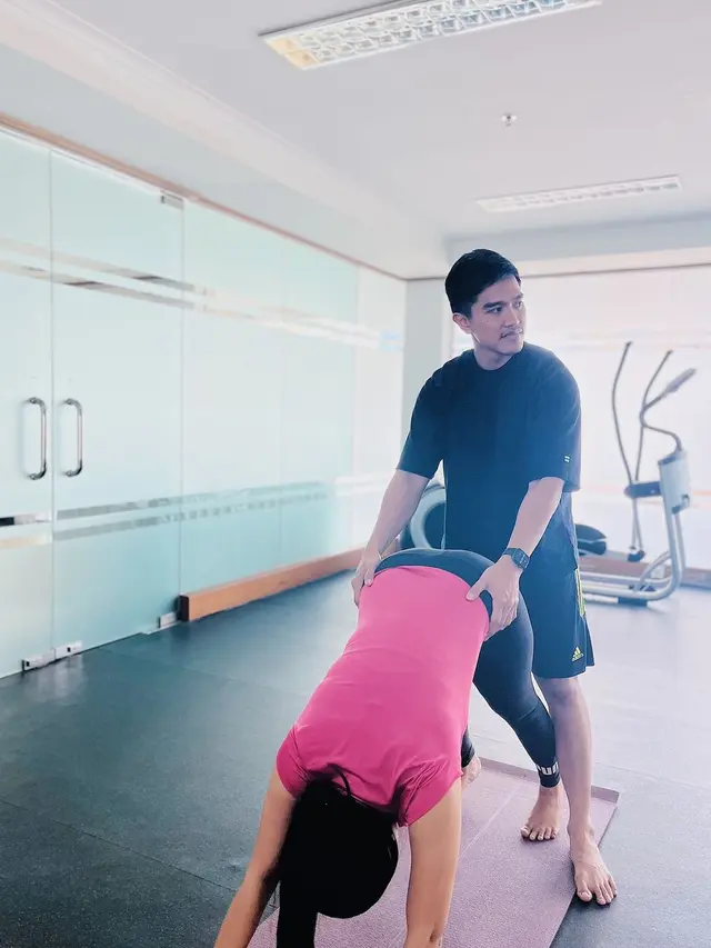 Erina Gudono lakoni prenatal yoga (Instagram/jamilatus.sadiyah)