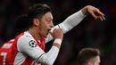 Mesut Ozil mencetak hattrick saat Arsenal hempaskan Ludogorets 6-0 dalam laga Grup A Liga Champions di Stadion Emirates, Kamis (20/10/2016) dini hari WIB. (AFP/Ben Stansall)