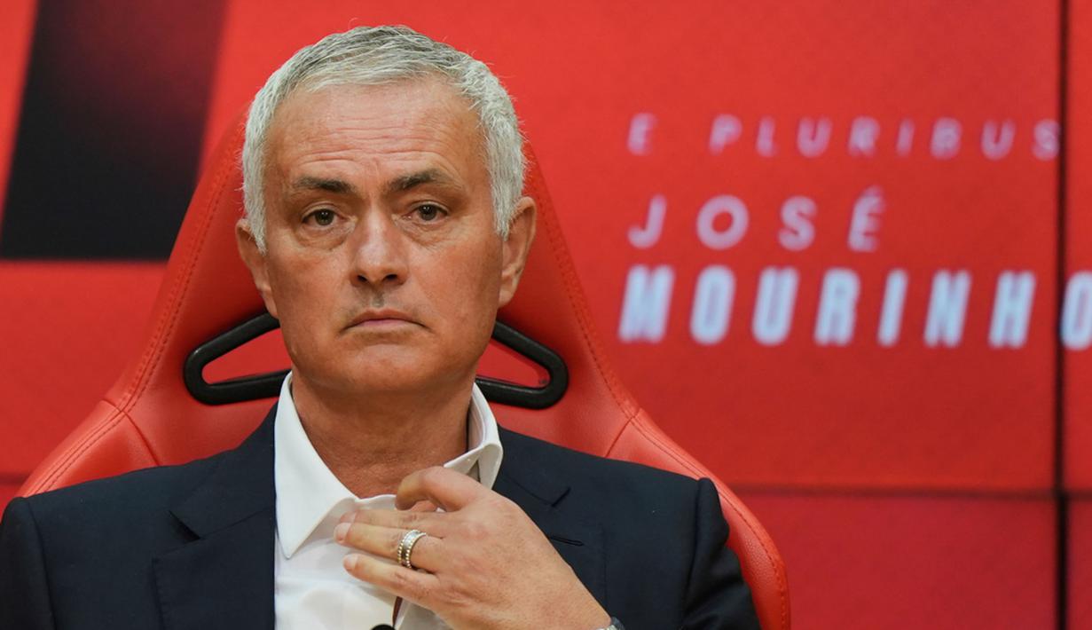 Kepindahan ini juga menandai kembalinya Mourinho ke Portugal setelah 21 tahun. Terakhir, ia melatih di negeri asalnya pada 2004 saat masih menangani Porto. (AP Photo/Ana Brigida)