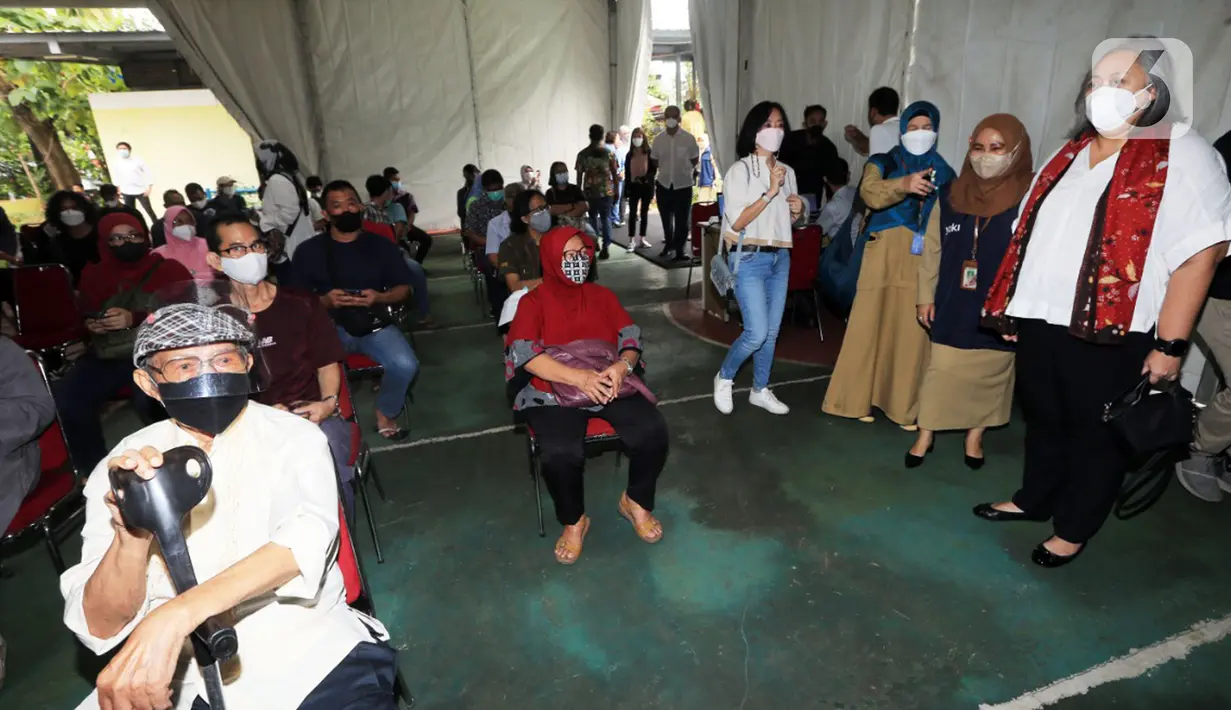 Sentra vaksinasi ini beroperasi mulai 21 Februari hingga 21 Maret 2022 dan menargetkan 200-350 orang setiap harinya. Masyarakat dapat mendaftar lewat aplikasi Jakarta Kini (JAKI) atau mengisi formulir bit.ly/registrasiboosterPRU. (Liputan6.com/HO/Bon)
