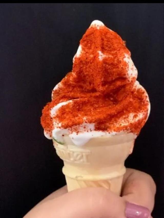 6 Potret Absurd Es dengan Varian Rasa Pedas, Kelewat Unik