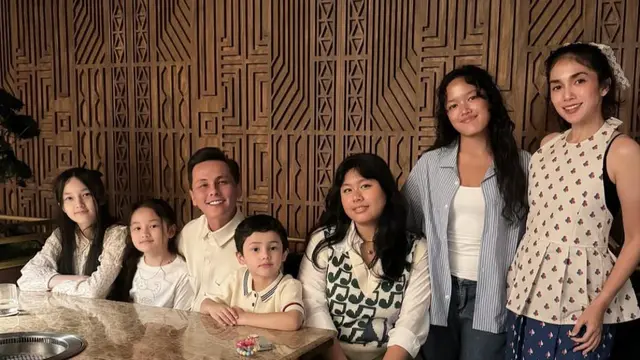 7 Potret Kebersamaan 5 Anak Andhika dan Ussy Liburan Penuh Keseruan ke Amerika, Keluarga Visual (credit: https://www.instagram.com/ussypratama/)