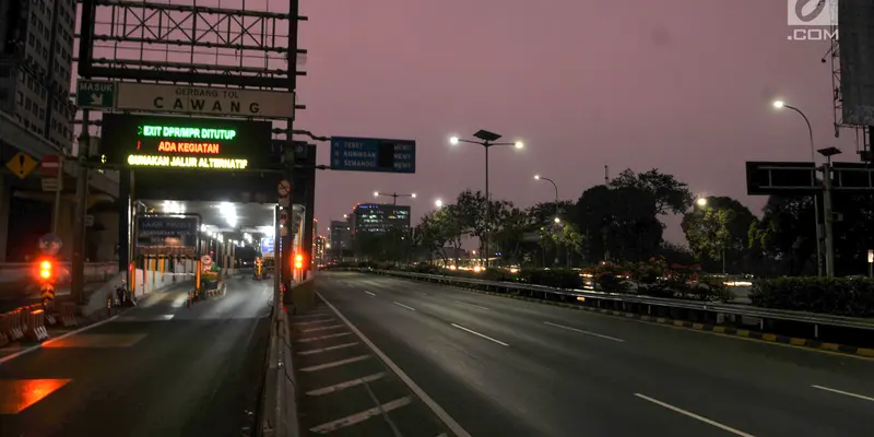 Gerbang Tol Cawang Ditutup saat Demontrasi DPR