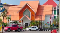 Triyas Hotel salah satu hotel di Kota Cirebon yang tutup sementara karena pandemi covid-19 membuat sepi pengunjung. Foto (Liputan6.com / Panji Prayitno)