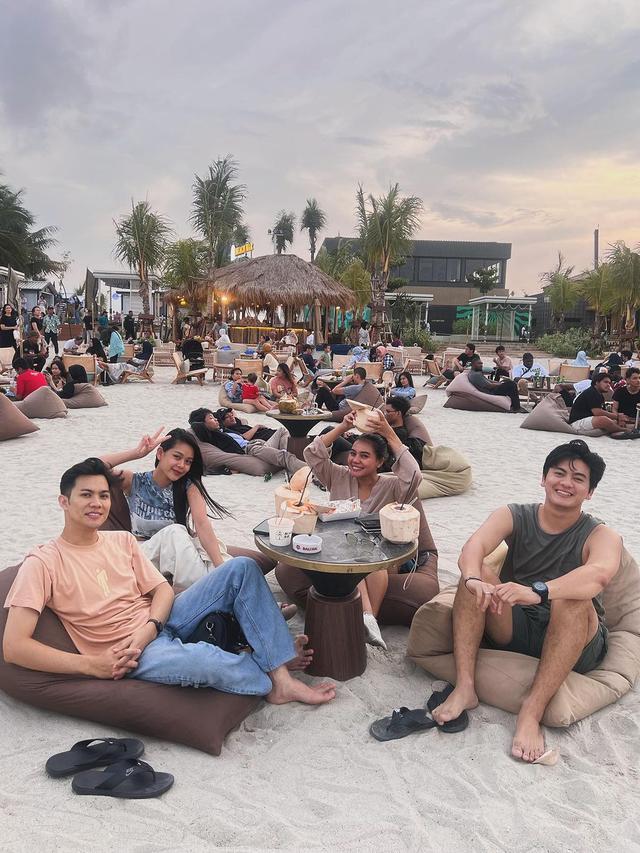 6 Potret Kebersamaan Melly Lee dan Tama Kim, Sudah 4 Tahun Pacaran