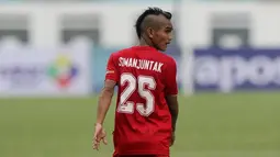 1. Riko Simanjuntak (Persija Jakarta) - Riko adalah salah satu gelandang yang lincah di lapangan. Kecepatannya membuat para bek lawan kerepotan.