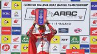 Pembalap Astra Honda Racing Team, Rheza Danica Ahrens saat naik podium ketiga ARRC Buriram 2022. (PT Astra Honda Motor)