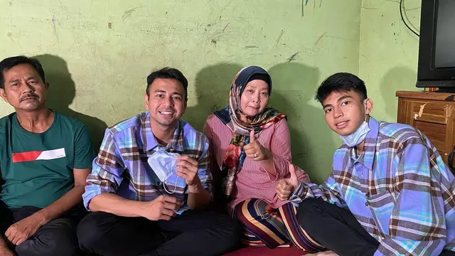 6 Potret Ayah Dimas Ahmad, Disebut Mirip dengan Papa Raffi Ahmad