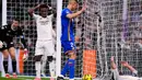 Meski terus berupaya mengejar ketertinggalan, namun hingga pertandingan usai skor tidak berubah. Real Madrid kalah 0-1 dari Getafe. Tampak dalam foto, reaksi Vinicius Junior dari Real Madrid (kedua kiri) saat pertandingan pekan ke-26 La Liga 2025/2026 melawan Getafe di Stadion Bernabeu. Madrid, Spanyol, Senin 2 Maret 2026 waktu setempat atau Selasa (3/3/2026) dini hari WIB. (AP Photo/Manu Fernandez)