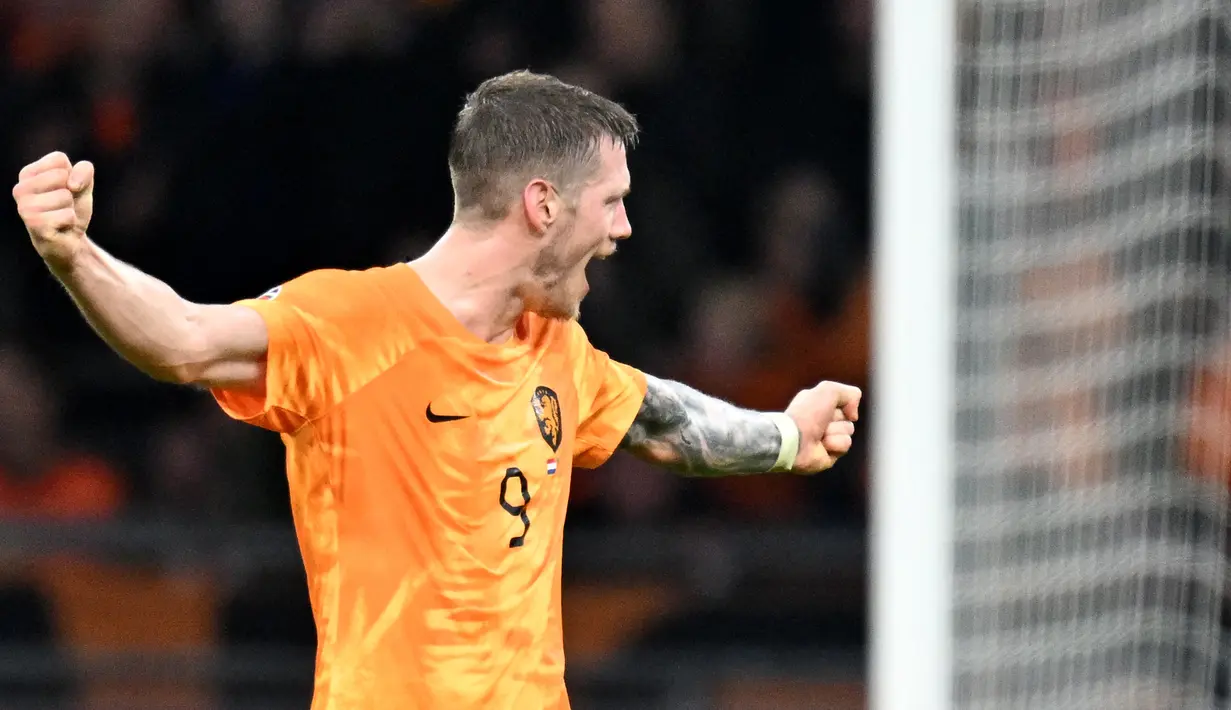 Striker Wout Weghorst yang membawa Belanda ke Jerman setelah mencetak satu-satunya gol. (Wout Weghorst)
