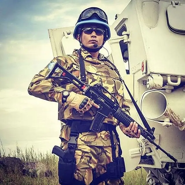 Yama Carlos sebagai tentara