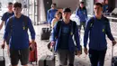<p>Pemain Timnas Inggris U-17, Chris Rigg (tengah) dan rekannya saat tiba di Terminal 3 Bandara Soekarno Hatta, Tangerang, Banten menjelang Piala Dunia U-17 2023 pada Jumat (03/11/2023). (Bola.com/Bagaskara Lazuardi)</p>
