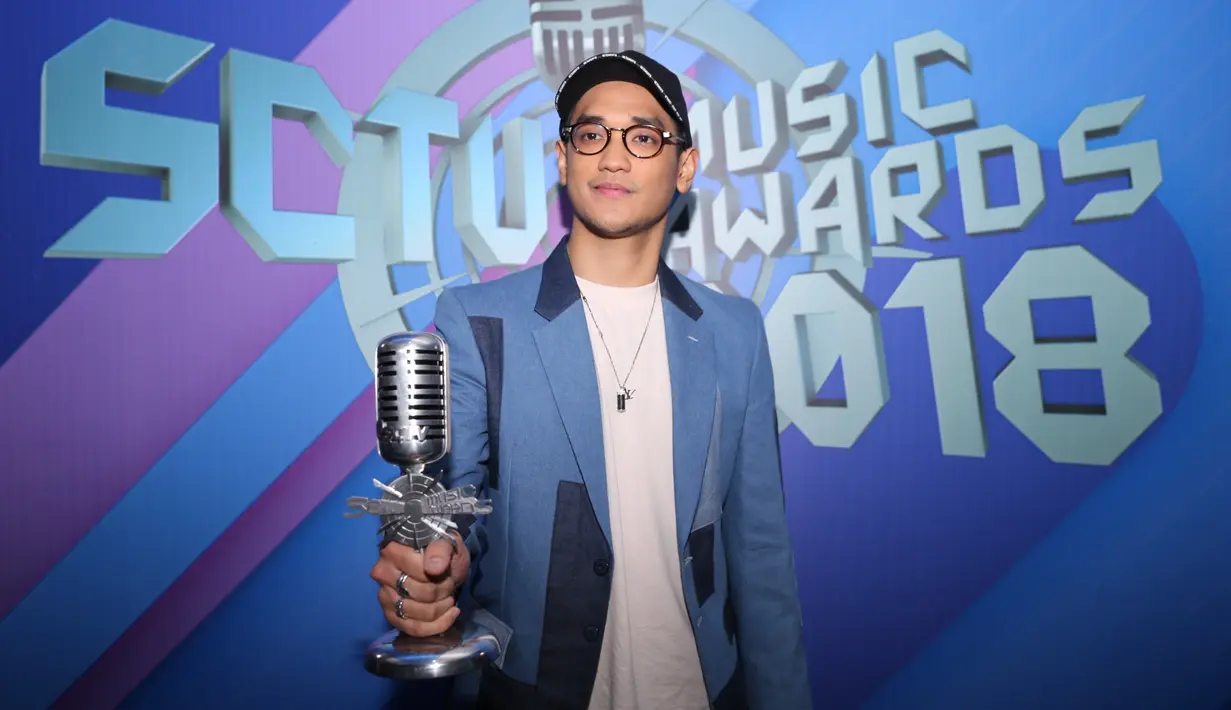 Satu penghargaan dari ajang bergengsi yang digelar setiap tahun tersebut. Lagu berjudul Heaven berhasil meraih suara tertinggi dibanding dengan nominasi lainnya. (Adrian Putra/Bintang.com)