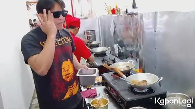 Billy Syahputra Jualan Seblak