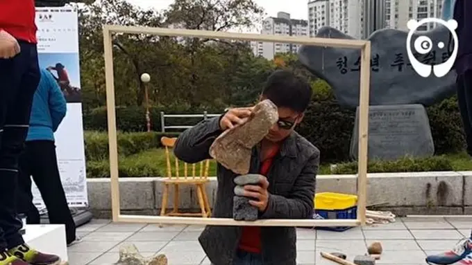 [Bintang] Sama Pria asal Korea Ini, Semua Benda Miring Bisa Seimbang!