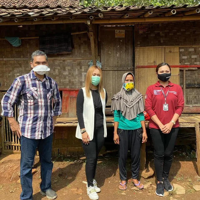 5 Momen Inul Daratista Bagikan Sembako di Tengah Corona Covid-19