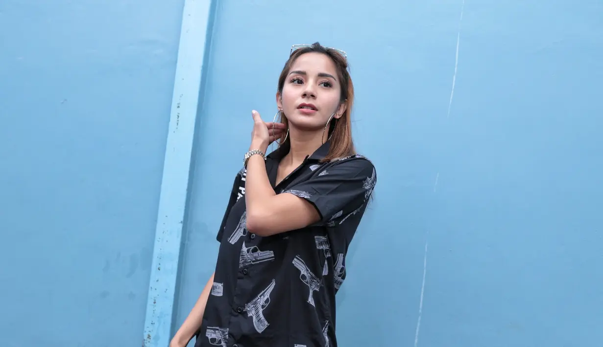 Pernah merasakah gagal dalam membina rumah tangga, kini ia juga lebih selektif. Perempuan 30 tahun itu juga berusaha untuk memperbaiki diri dalam mengambil keputusan. (Adrian Putra/Bintang.com)