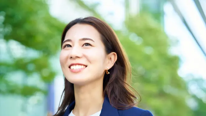 cerdas dewasa usia tua mandiri bekerja karir