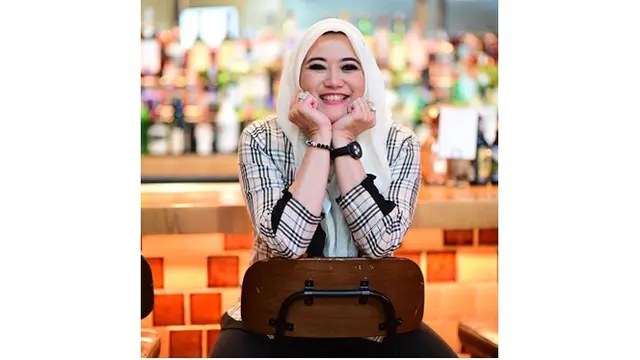 6 Potret Cantiknya Istri Mendiang Sys NS yang Menikah Lagi dengan Cinta Pertamanya
