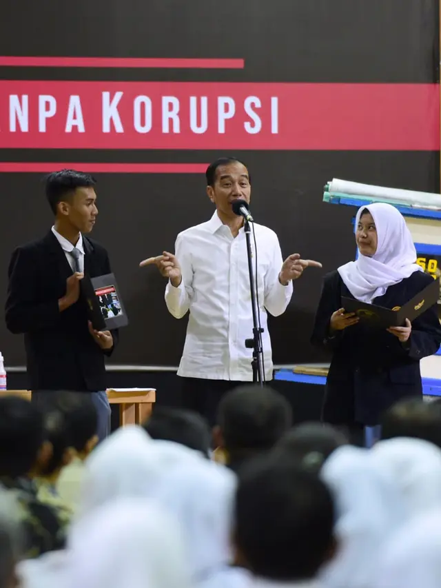 Presiden Jokowi Peringati Hari Antikorupsi Sedunia di SMK 57