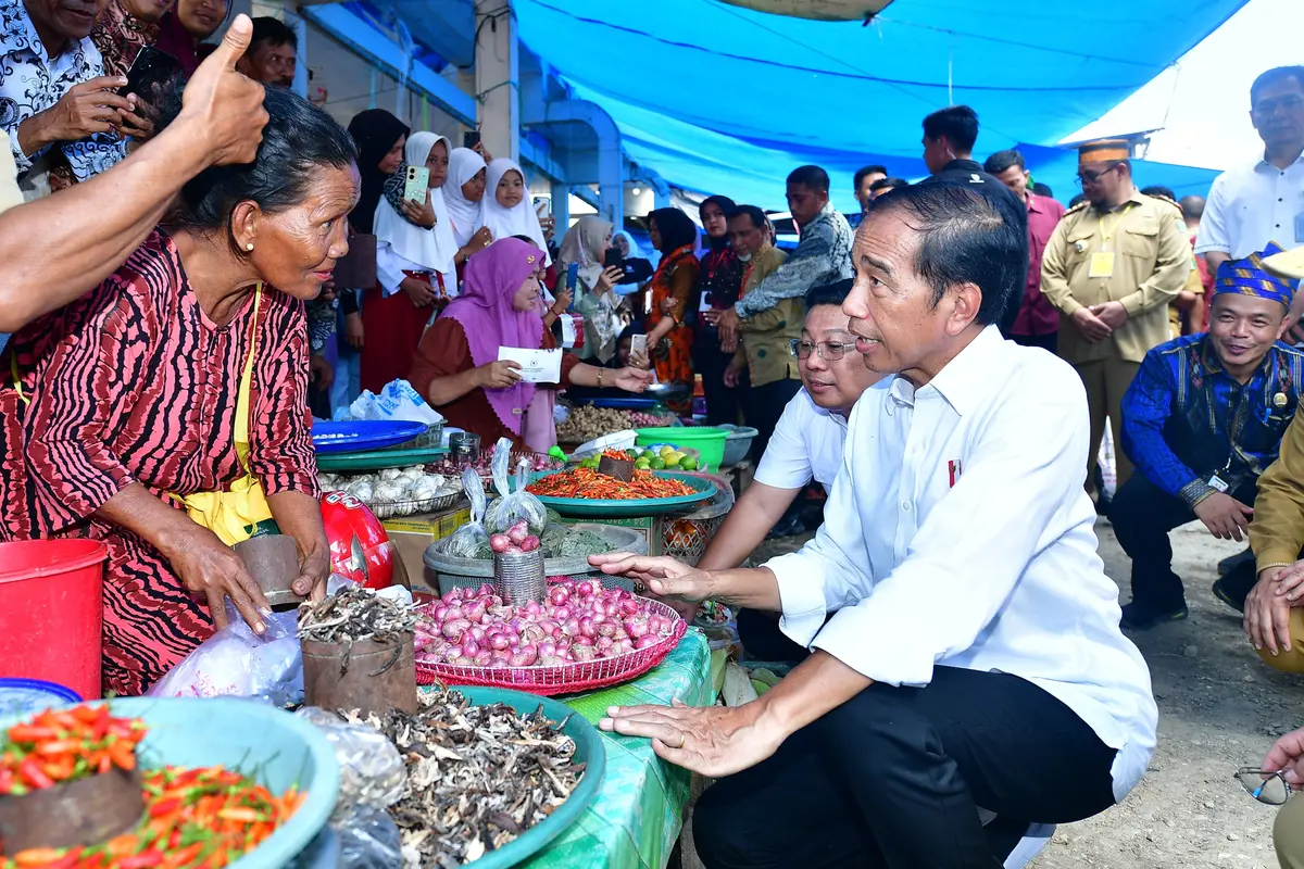 Presiden Joko Widodo atau Jokowi memastikan harga kebutuhan pokok sangat baik menjelang Hari Raya Idul Adha 2024.