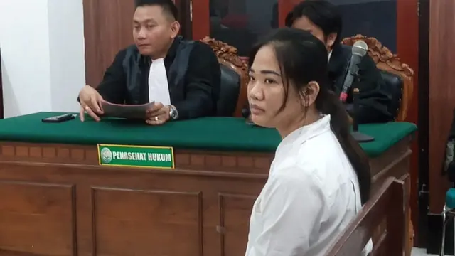 wanita surabaya ngaku bisa komunikasi dengan dewa