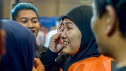 Ekspresi kegembiraan Atlet asal Jawa Barat, Rohani, usai memenangkan pertandingan cabang olahraga para menembak R2-10 m Air Rifle Standing Women SH-1 Peparnas XVII di Hotel Harris, Solo, Jawa Tengah, Selasa (8/10/2024). Dalam pertandingan tersebut Rohani mendapatkan medali emas dengan total penilaian 235.0. (PB PEPARNAS XVII/Agung Supriyanto)