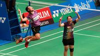 Ganda campuran Indonesia Hafiz Faisal/Shela Devi Aulia menyingkirkan unggulan dua dari Tiongkok, Lu Kai/Huang Yaqiong, di perempat final Indonesian Masters 2015, Jumat (4/12/2015). (Liputan6.com/Humas PP PBSI)