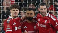 Striker Liverpool, Mohamed Salah, merayakan gol bersama dua rekan setimnya, Milos Kerkez dan Dominik Szoboszlai, dalam kemenangan 3-0 atas Brighton and Hove Albion di putaran keempat Piala FA 2025/2026, Minggu (15/2/2026) dini hari WIB. (Darren Staples / AFP)
