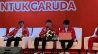 Pelatih Timnas Indonesia Shin Tae-yong (tengah) saat menghadiri konferensi pers di Hotel Sultan, Jakarta, Senin (20/3/2023). (Liputan6.com/Melinda Indrasari)