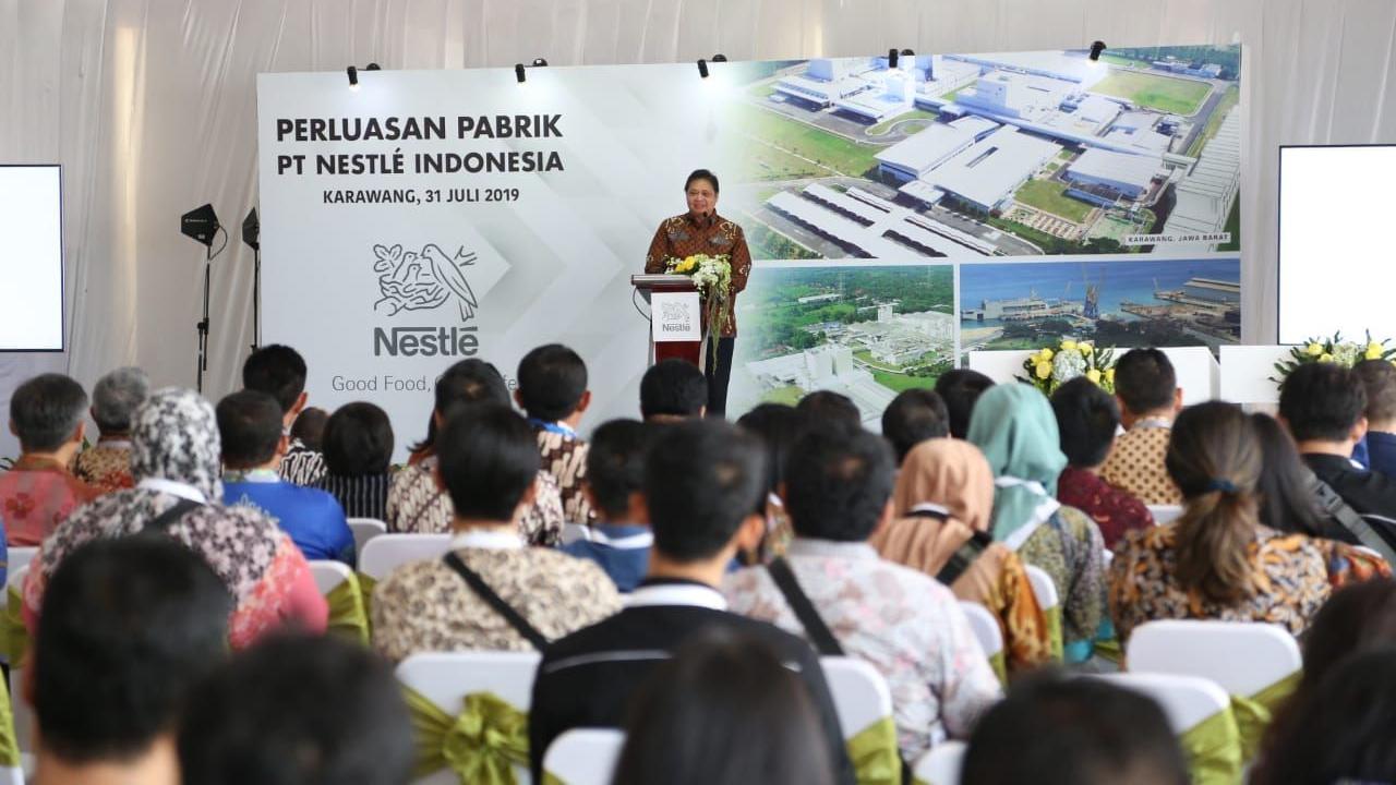 Menteri Perindustrian Airlangga Hartarto memberikan pidato saat seremoni Peletakan Batu Pertama dari Perluasan Pabrik Nestlé di Indonesia di Karawang, Jawa Barat pada Rabu (31/07/2019).