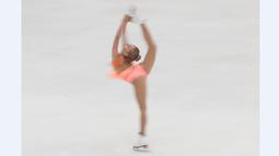 Elena Radionova dari Rusia beraksi di nomor Ladies short program dalam Audi Cup of Figure Skating di Beijing, Tiongkok, (6/11/2015). (EPA/Wu Hong)